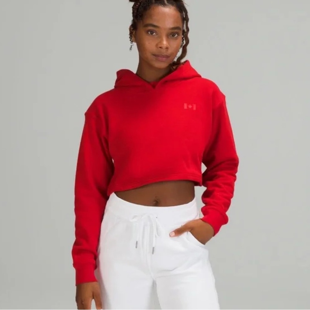 LIMITED EDITION CANADA OLYMPIC LULULEMON
Lululemonn cropped hoodie